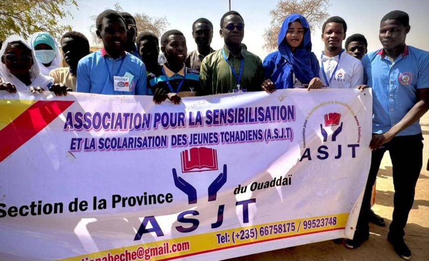 Tchad : don de kits scolaires par l'ASJT du Ouaddaï aux élèves méritants à Abéché Tchad : don de kits scolaires par l'ASJT du Ouaddaï aux élèves méritants à Abéché
