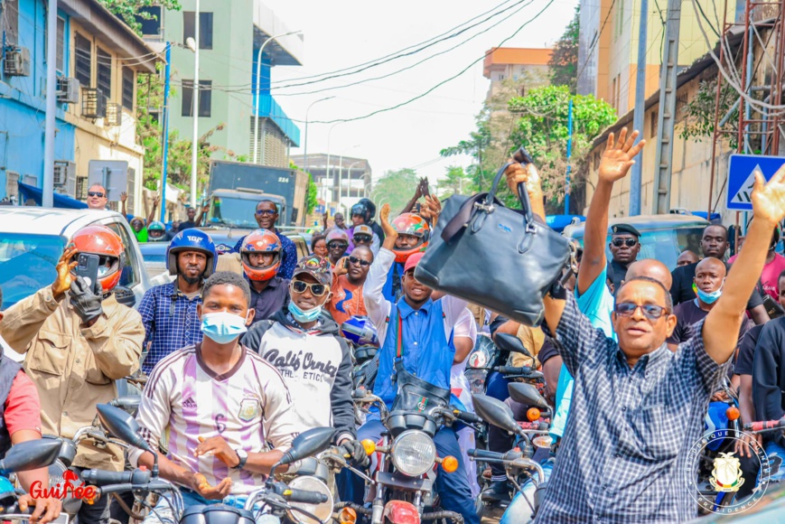 Guinée : le chef de l’Etat sur le terrain après la dissolution du gouvernement Guinée : le chef de l’Etat sur le terrain après la dissolution du gouvernement