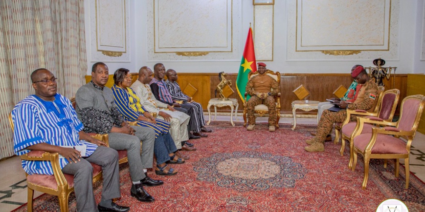 Burkina : le chef de l’Etat échange avec la Ligue des consommateurs Burkina : le chef de l’Etat échange avec la Ligue des consommateurs