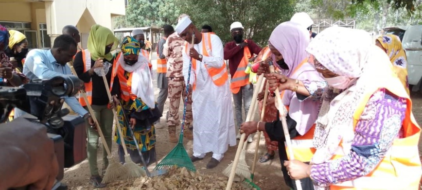 Tchad : Un élan féminin pour la propreté au ministère des infrastructures Tchad : Un élan féminin pour la propreté au ministère des infrastructures