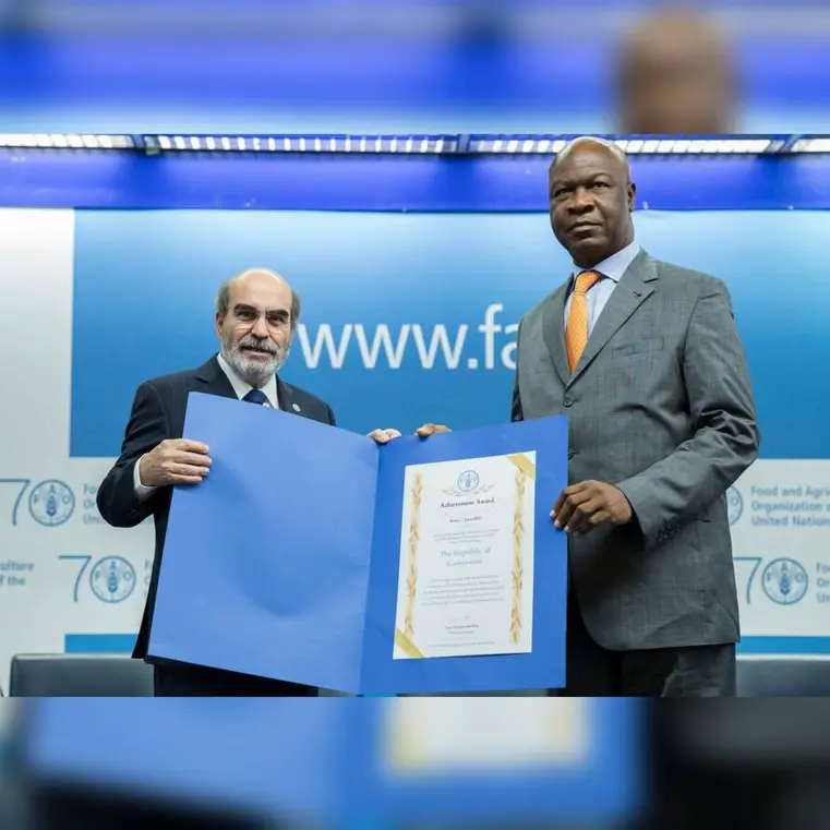 M. José Graziano da Silva, Directeur général de la FAO et le Ministre camerounais Essimi Menye