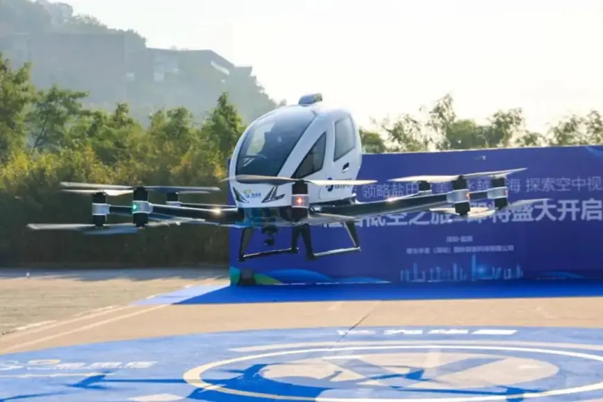 An electric vertical take-off and landing aircraft makes maiden flight in a low-altitude urban mobility demonstration zone in Shenzhen, south China's Guangdong province. (Photo from the publicity department of Yantian district, Shenzhen)