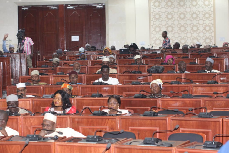 Tchad : le CNT adopte une résolution spéciale de soutien au Président après la mort de Yaya Dillo Tchad : le CNT adopte une résolution spéciale de soutien au Président après la mort de Yaya Dillo