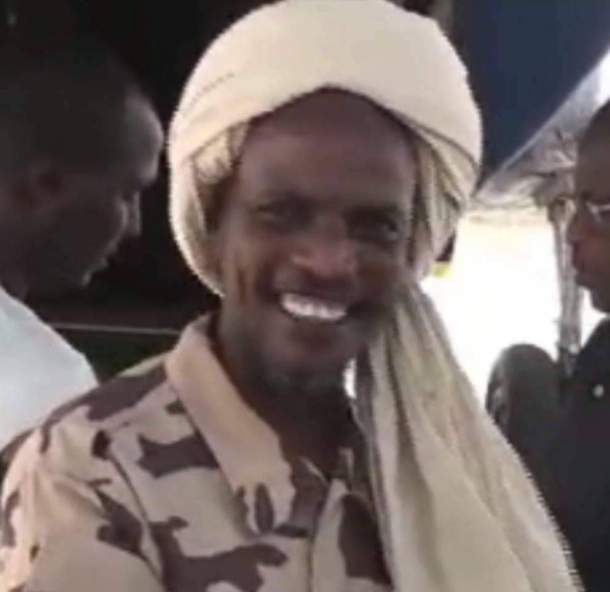 Tchad : le gouverneur du Logone occidental décerne une lettre de félicitation à un commissaire de Police Tchad : le gouverneur du Logone occidental décerne une lettre de félicitation à un commissaire de Police