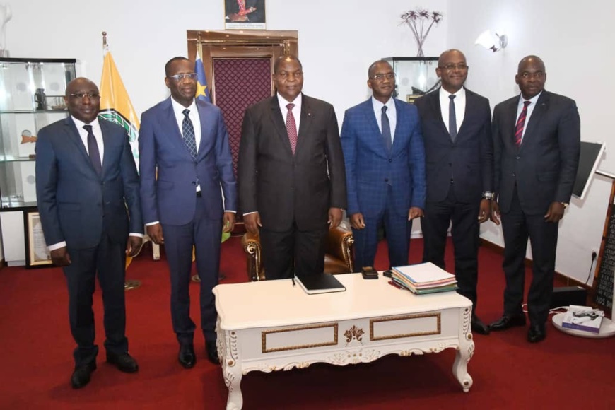 RCA : le président de la République reçoit le nouveau gouverneur de la BEAC RCA : le président de la République reçoit le nouveau gouverneur de la BEAC