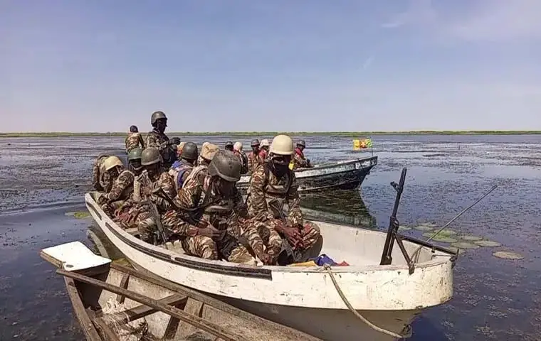 Une patrouille camerounaise de la FMM sur le lac Tchad (© FMM)