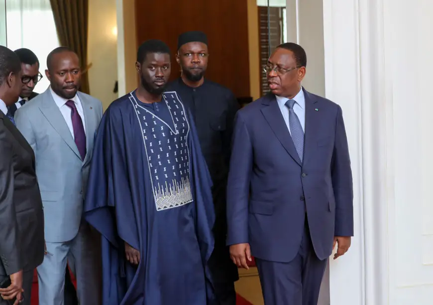 Sénégal : le président sortant Macky Sall a reçu son successeur Bassirou Diomaye et Ousmane Soko