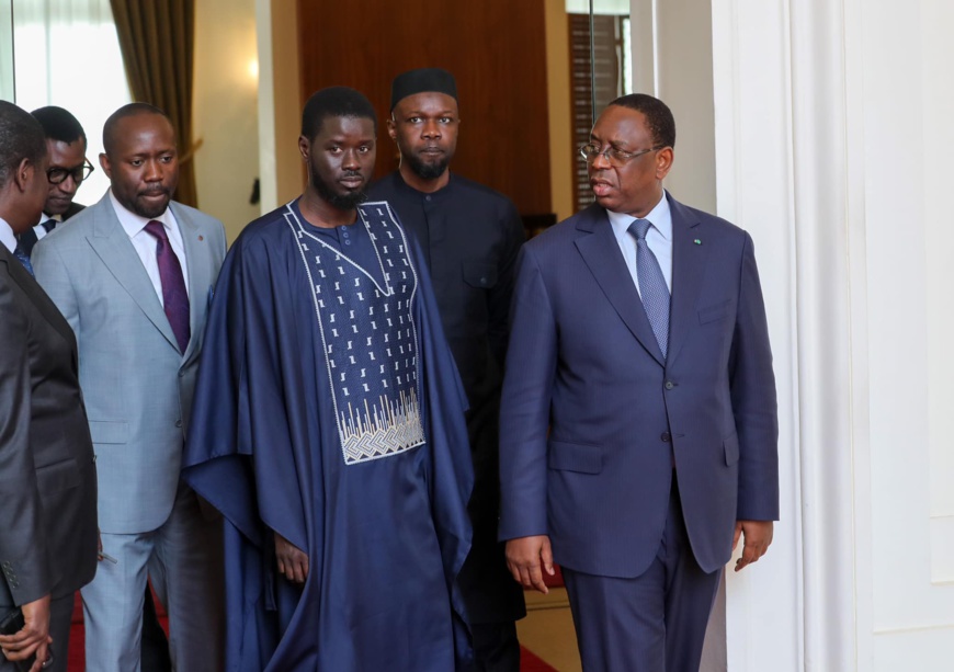 Sénégal : le président sortant Macky Sall a reçu son successeur Bassirou Diomaye et Ousmane Soko