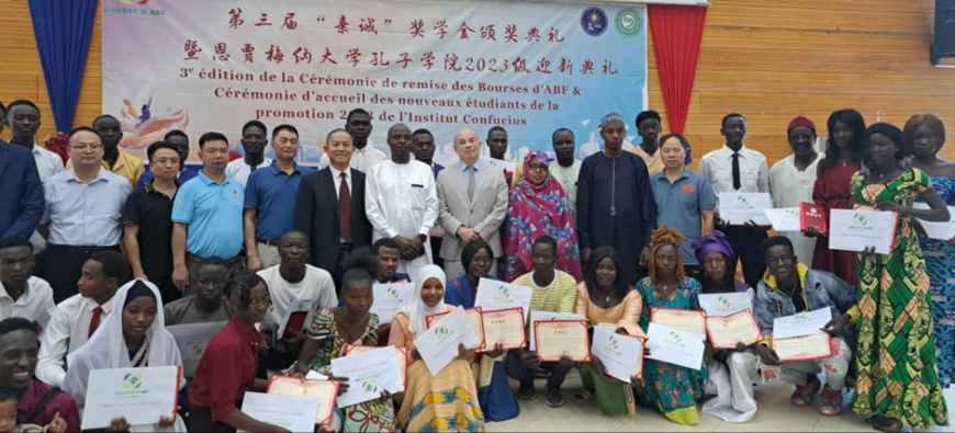 Tchad : remise des bourses d'ABF et accueil des nouveaux étudiants de l'Institut Confucius Tchad : remise des bourses d'ABF et accueil des nouveaux étudiants de l'Institut Confucius