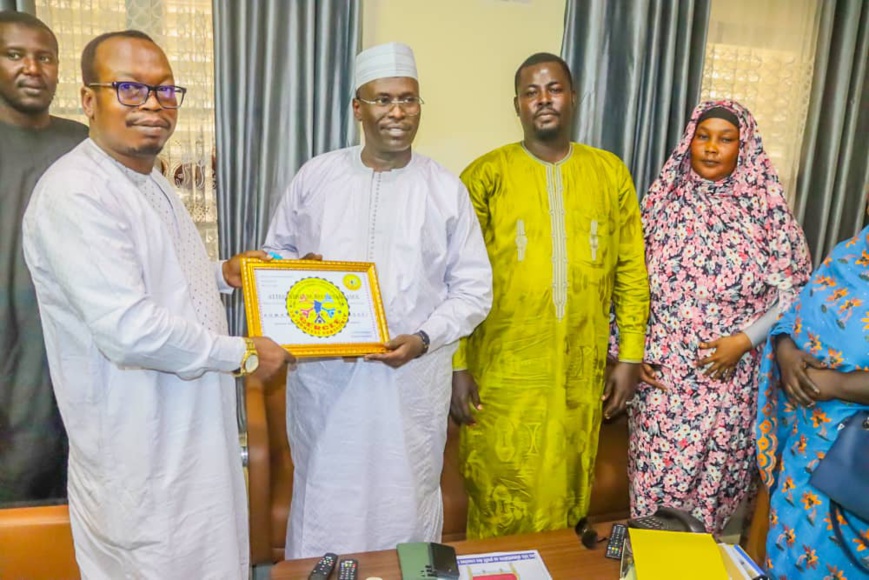 Tchad : le CJC distingue le directeur de l'ONASA pour son dévouement exceptionnel Tchad : le CJC distingue le directeur de l'ONASA pour son dévouement exceptionnel