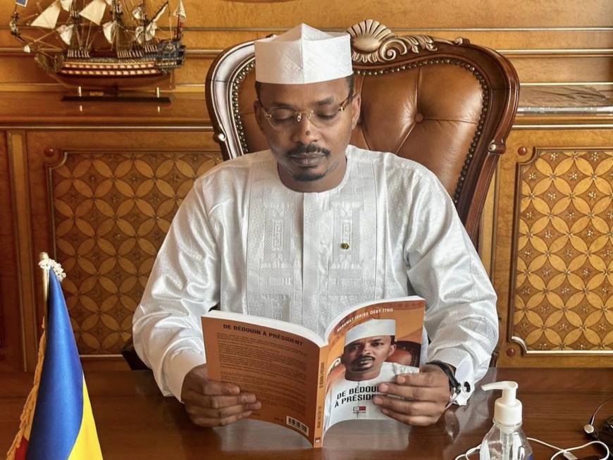 Tchad : "De Bédouin à Président", le livre autobiographique de Mahamat Idriss Deby Tchad : "De Bédouin à Président", le livre autobiographique de Mahamat Idriss Deby