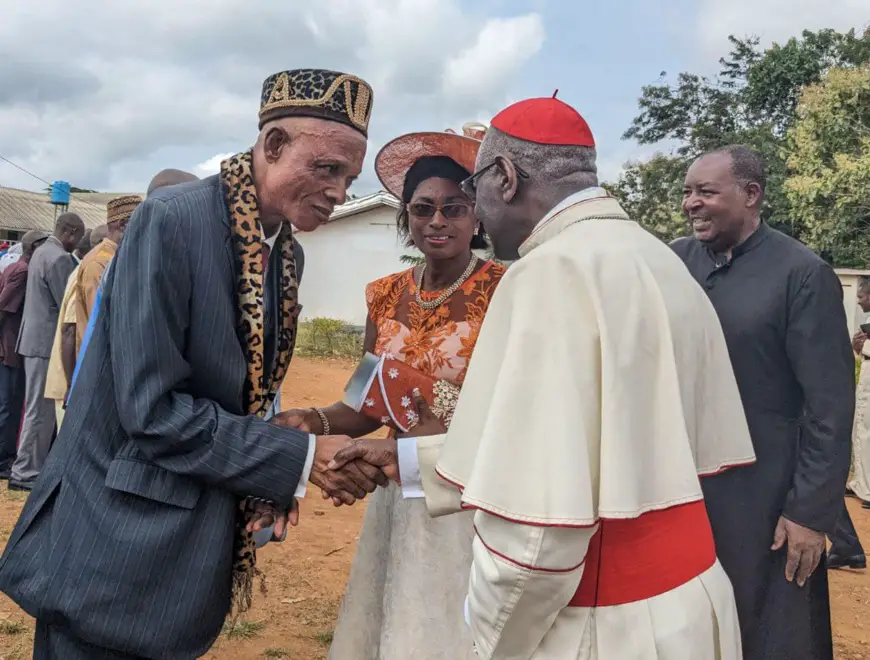 Cameroun : le Cardinal Robert Sarah rencontre les prêtres et les religieux