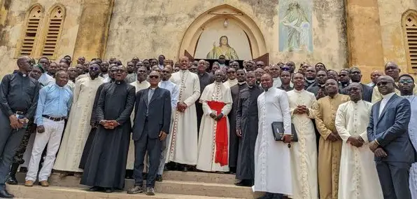 Cameroun : le Cardinal Robert Sarah rencontre les prêtres et les religieux