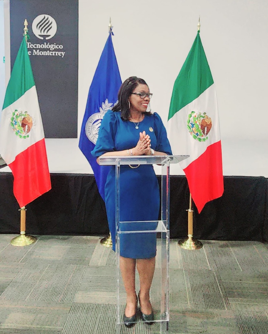 Au cours d’une visite de travail à l’Institut de Technologie et d’Etudes Supérieures de Monterrey au Mexique.