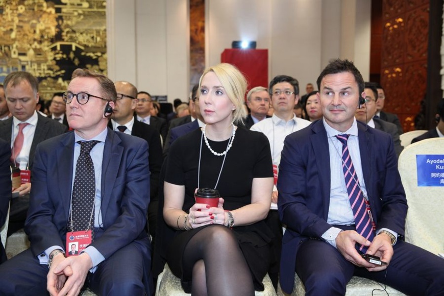 Foreign participants attend the opening ceremony of the Global Lawyers Forum in Guangzhou, the capital city of southern China's Guangdong Province, Dec. 9, 2019. (Xinhua)