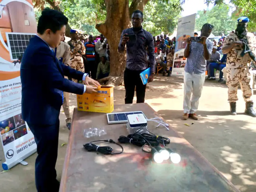 Tchad : lancement officiel de l’opération de remise des kits solaires à un million de ménages