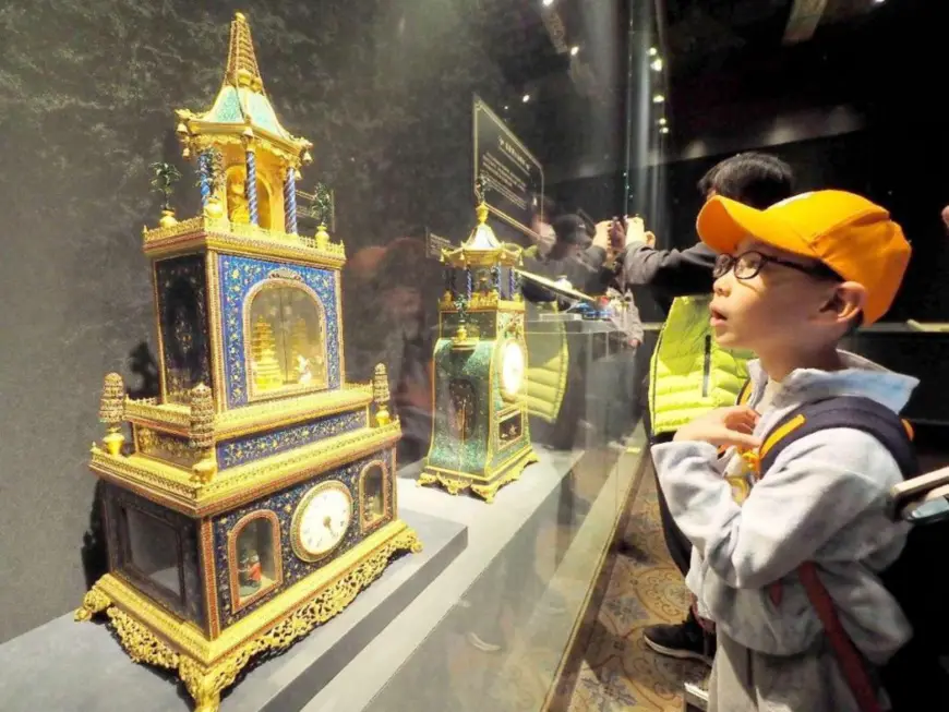 People visit the exhibition "The Forbidden City and the Palace of Versailles: Exchanges Between China and France in the 17th and 18th Centuries" in the Hall of Literary Glory (Wenhuadian) of the Palace Museum, April 2, 2024. (Photo by Du Jianpo/People's Daily Online)