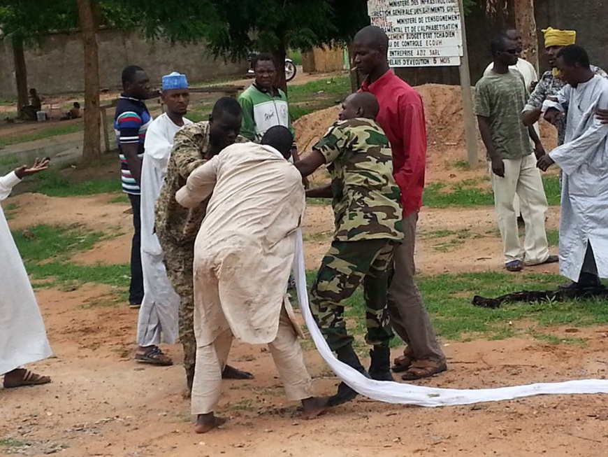 Tchad : Un colonel de l'armée conteste violemment l'interdiction du port de la burqa Tchad : Un colonel de l'armée conteste violemment l'interdiction du port de la burqa