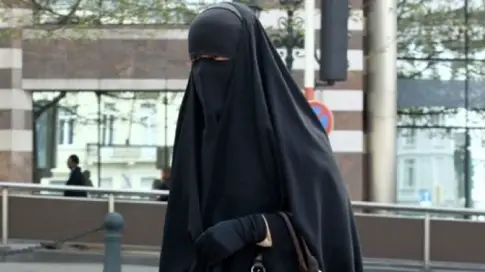Une femme portant le niqab à Bruxelles (AFP)