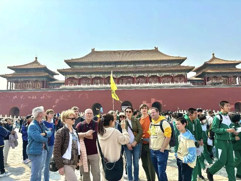 Recently, a Belgian travel agency organized a tour group to China, taking advantage of a 15-day visa-free policy issued by China. The group visited Beijing, Guizhou, and Guangxi. Photo shows Belgian tourists visiting the Palace Museum, also known as the Forbidden City in Beijing. (Photo by Vincent Oomen)
