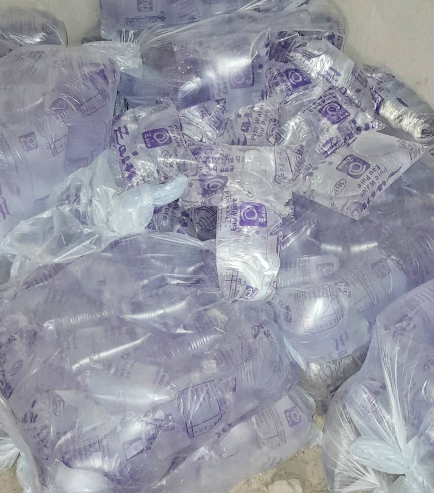 Tchad : la vente d'eau en sachet, un véritable business pour de nombreux jeunes de N'Djamena Tchad : la vente d'eau en sachet, un véritable business pour de nombreux jeunes de N'Djamena