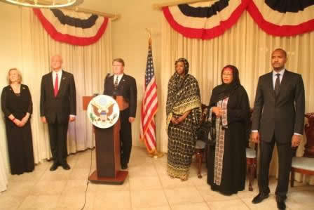 L’Ambassade des Etats-Unis d’Amérique au Tchad a offert le 03 juillet 2015, une réception à la veille de la fête du 239èmes anniversaire de l’indépendance de l’Amérique, célébré chaque 4 juillet, au sein de la chancellerie. L’Ambassade des Etats-Unis d’Amérique au Tchad a offert le 03 juillet 2015, une réception à la veille de la fête du 239èmes anniversaire de l’indépendance de l’Amérique, célébré chaque 4 juillet, au sein de la chancellerie.