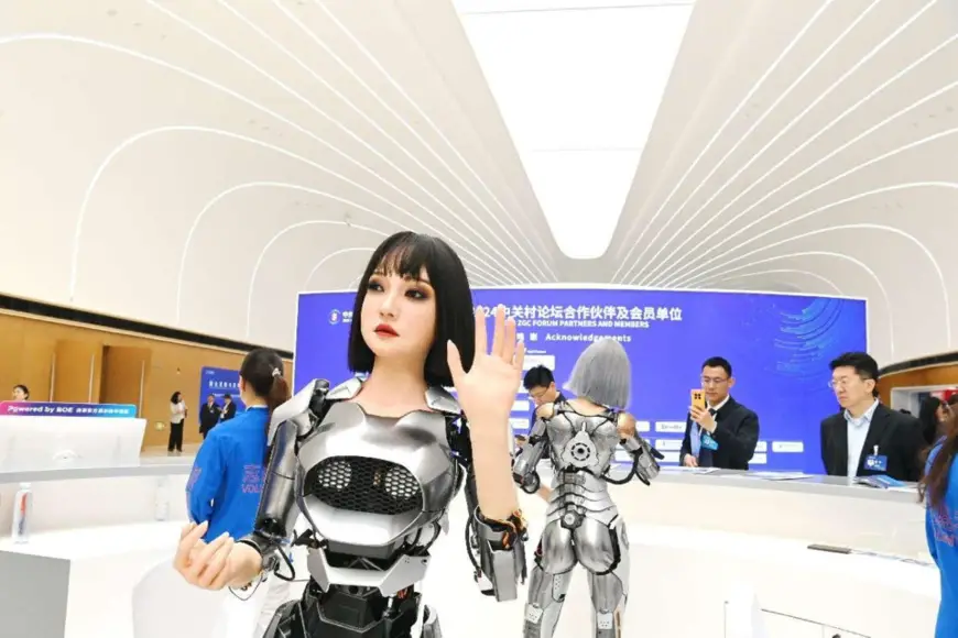 Visitors to the 2024 Zhongguancun Forum (ZGC Forum) interact with bionic humanoid robots, April 27, 2024. (Photo by Hu Qingming/People's Daily Online)