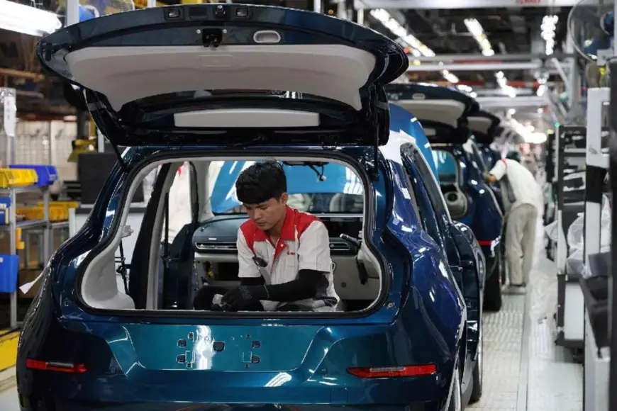 Electric vehicles ORA Good Cat of Chinese automaker Great Wall Motor are assembled in a workshop of the company's new energy vehicle production base in Rayong, Thailand. (Photo by Bai Yuanqi/People's Daily)