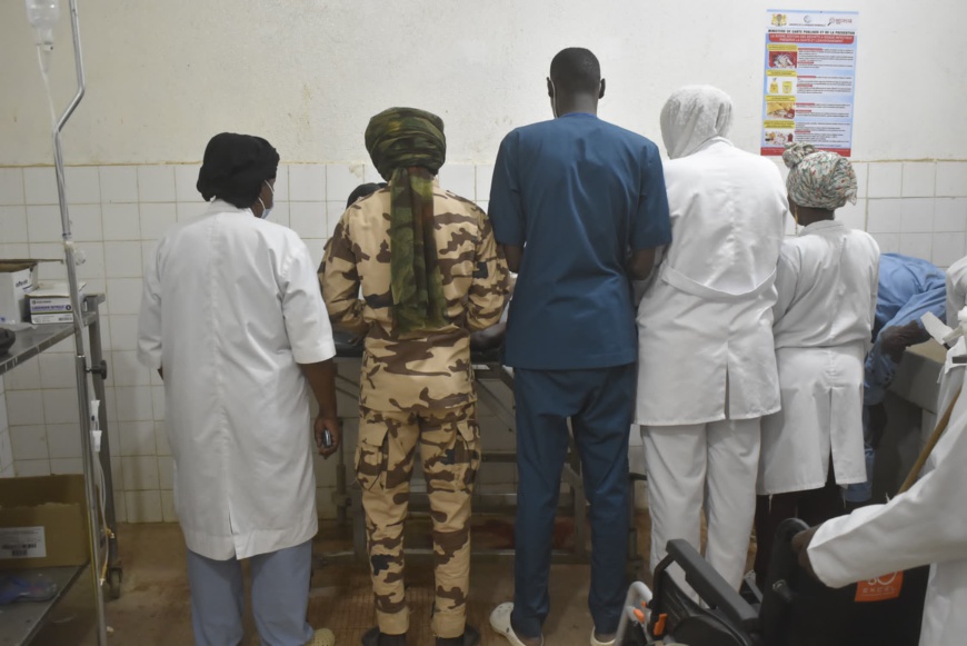 Présidentielle au Tchad : Un agent de sécurité poignardé par un électeur dans un bureau de vote à Abéché Présidentielle au Tchad : Un agent de sécurité poignardé par un électeur dans un bureau de vote à Abéché