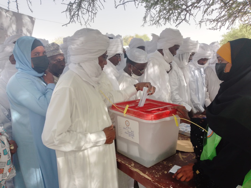 Présidentielle : Une foule d'électeurs déterminés à exercer leur devoir civique à Moussoro Présidentielle : Une foule d'électeurs déterminés à exercer leur devoir civique à Moussoro