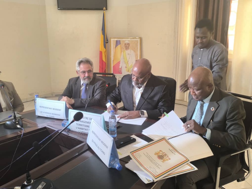 Le Tchad et le PNUD signent un accord de 20 millions $ pour la résilience urbaine et la lutte contre les inondations Le Tchad et le PNUD signent un accord de 20 millions $ pour la résilience urbaine et la lutte contre les inondations