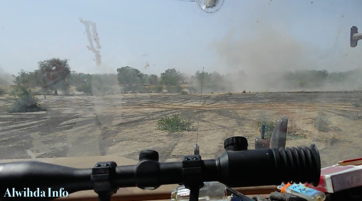 Un blindé de l'armée tchadienne essuie des tirs de Boko Haram lors d'un affrontement en face à face. Alwihda Info Un blindé de l'armée tchadienne essuie des tirs de Boko Haram lors d'un affrontement en face à face. Alwihda Info