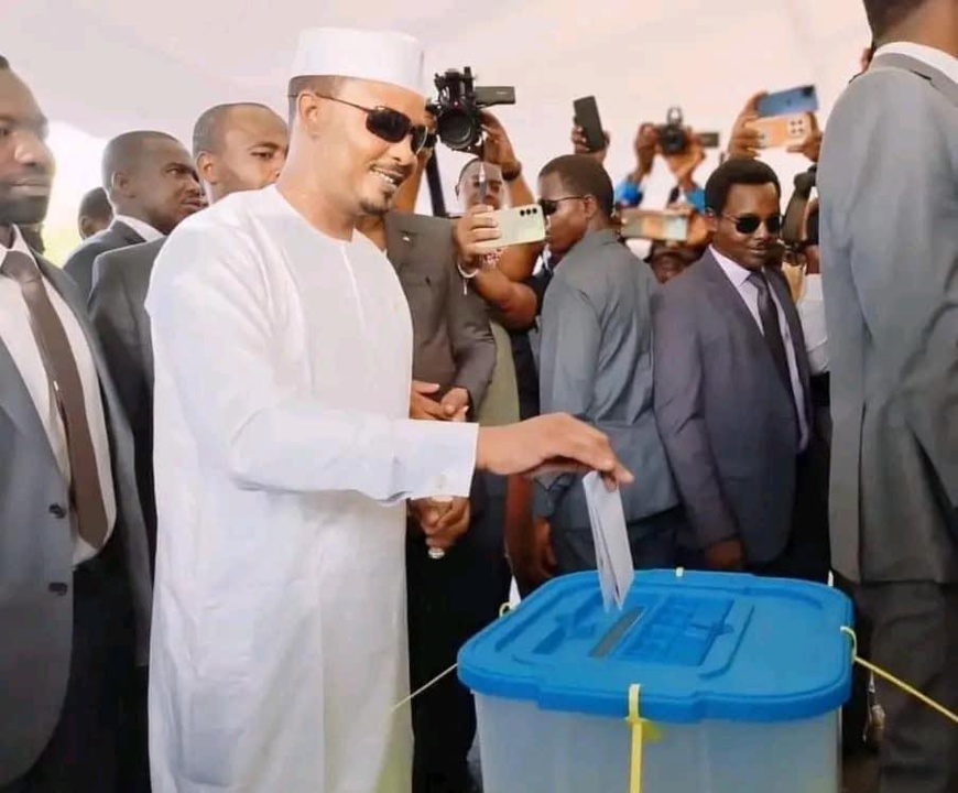 Présidentielle au Tchad : Mahamat Idriss Deby est déclaré président de la République du Tchad pour un mandat de 5 ans Présidentielle au Tchad : Mahamat Idriss Deby est déclaré président de la République du Tchad pour un mandat de 5 ans