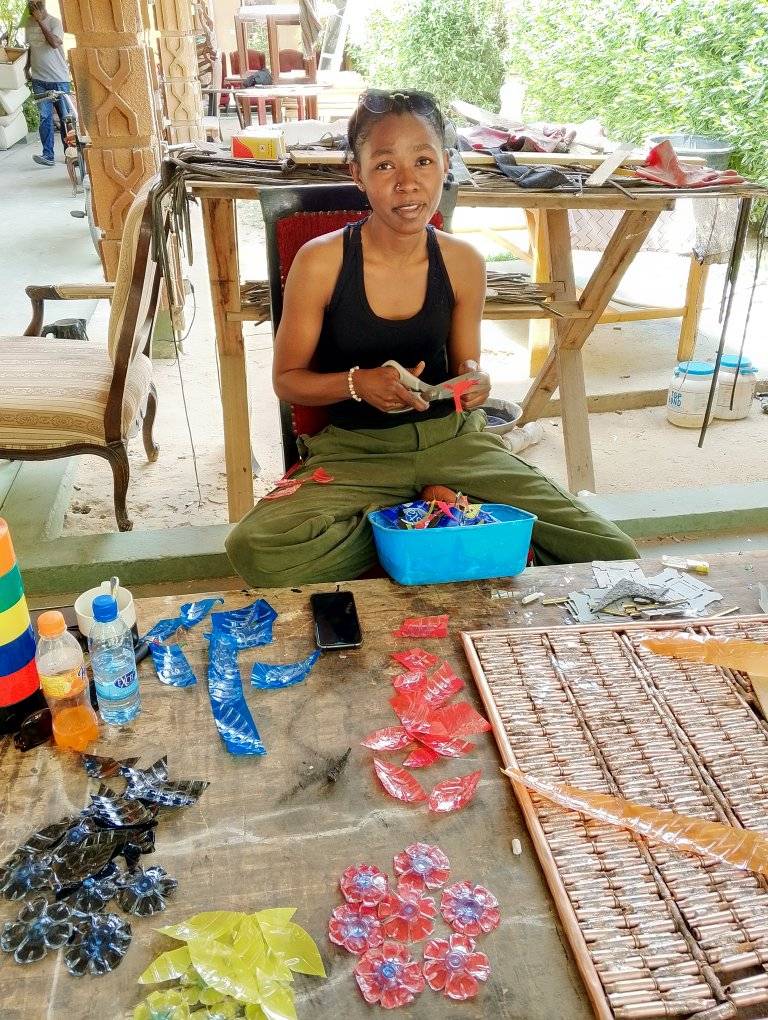 Tchad - Kdi Dream : Une créatrice visionnaire Tchadienne qui sublime les déchets en art Tchad - Kdi Dream : Une créatrice visionnaire Tchadienne qui sublime les déchets en art