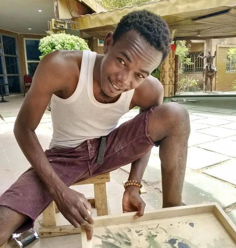 Tchad - Amiral Protège Bûnda Slam : Un artiste tchadien aux multiples talents qui marie poésie et peinture
