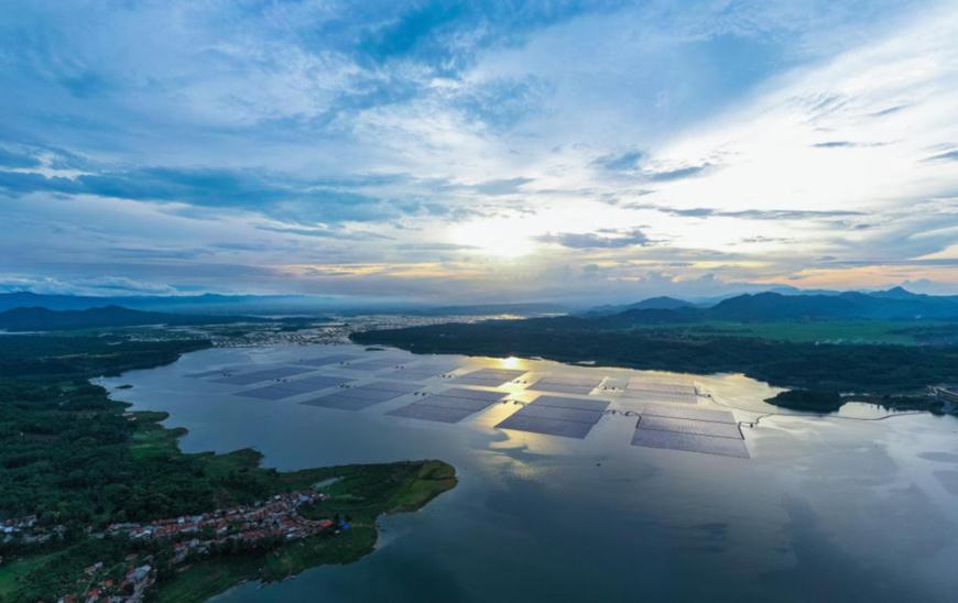 Photo shows the Cirata floating solar plant in Indonesia. (Photo by Zhang Yizhou) Photo shows the Cirata floating solar plant in Indonesia. (Photo by Zhang Yizhou)