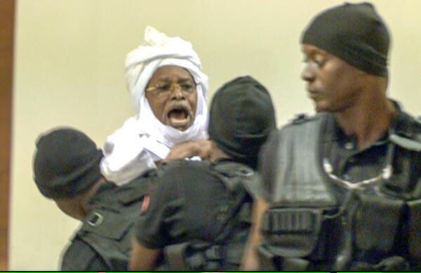 Hissein Habré aujourd'hui lors de l'ouverture de son procès à Dakar. Crédit photo : Sources Hissein Habré aujourd'hui lors de l'ouverture de son procès à Dakar. Crédit photo : Sources