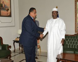 Tchad : Un émissaire soudanais remet un pli confidentiel d'Omar El Béchir à Idriss Déby Tchad : Un émissaire soudanais remet un pli confidentiel d'Omar El Béchir à Idriss Déby