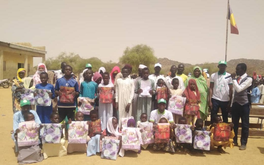Tchad : L'association Tiré encourage l'excellence scolaire à travers la remise de prix et la prise en charge des élèves admis en 6ème Tchad : L'association Tiré encourage l'excellence scolaire à travers la remise de prix et la prise en charge des élèves admis en 6ème