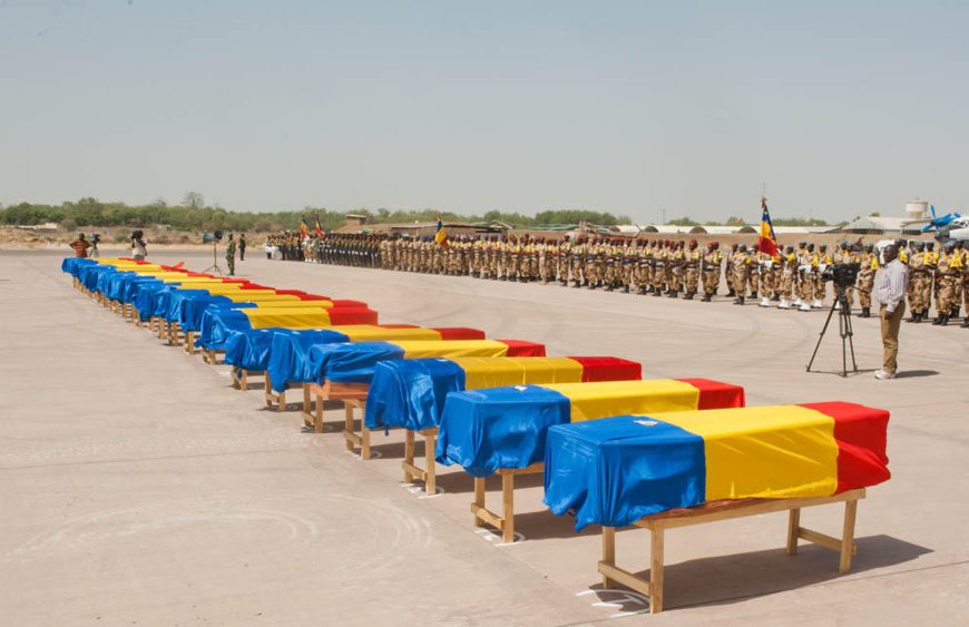 Une cérémonie d'hommage aux soldats tchadiens morts au Mali. Crédit photo : EMA France/Armée de l'Air