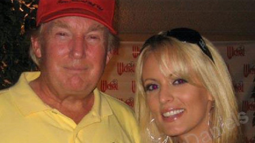 Trump et Stormy Daniels, photographiés ensemble. Photo: news.sky.com Trump et Stormy Daniels, photographiés ensemble. Photo: news.sky.com