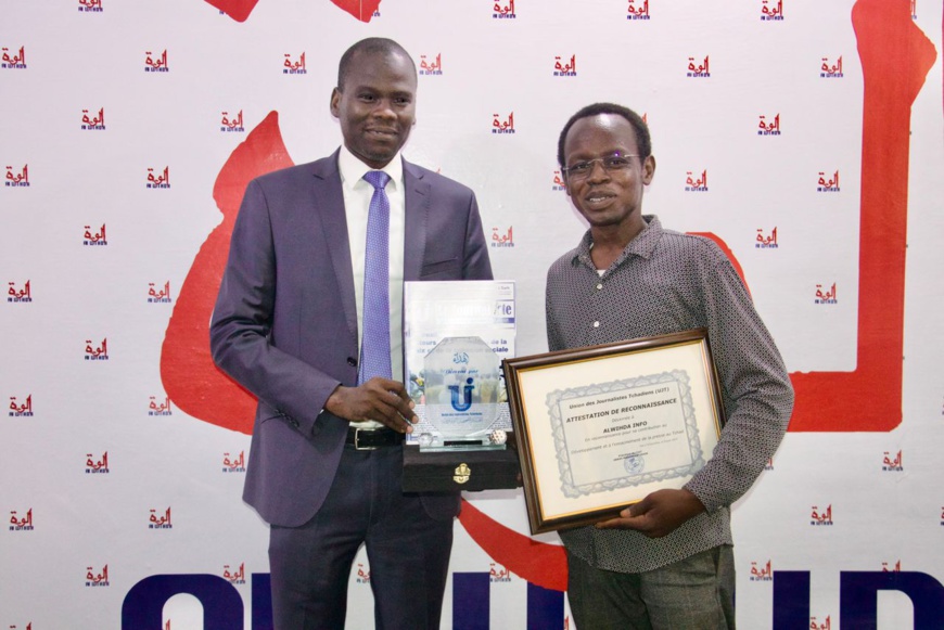 Tchad : L'UJT décerne une attestation de reconnaissance à Alwihda Info Tchad : L'UJT décerne une attestation de reconnaissance à Alwihda Info