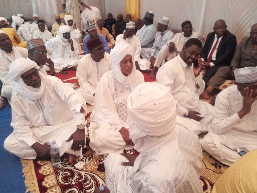 Tchad : Le nouveau ministre de la Défense tchadien, le Général Issahakha Mallo Djamous, offre un dîner à ses proches Tchad : Le nouveau ministre de la Défense tchadien, le Général Issahakha Mallo Djamous, offre un dîner à ses proches