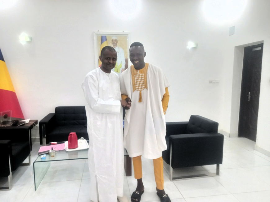Tchad : Elseven Lefiangaboy et son manager reçus par le ministre d'État Tahir Hamid Nguilin Tchad : Elseven Lefiangaboy et son manager reçus par le ministre d'État Tahir Hamid Nguilin