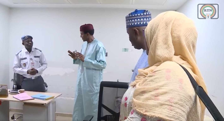 Niger : descente du Premier ministre à l’aéroport suite à des rumeurs Niger : descente du Premier ministre à l’aéroport suite à des rumeurs