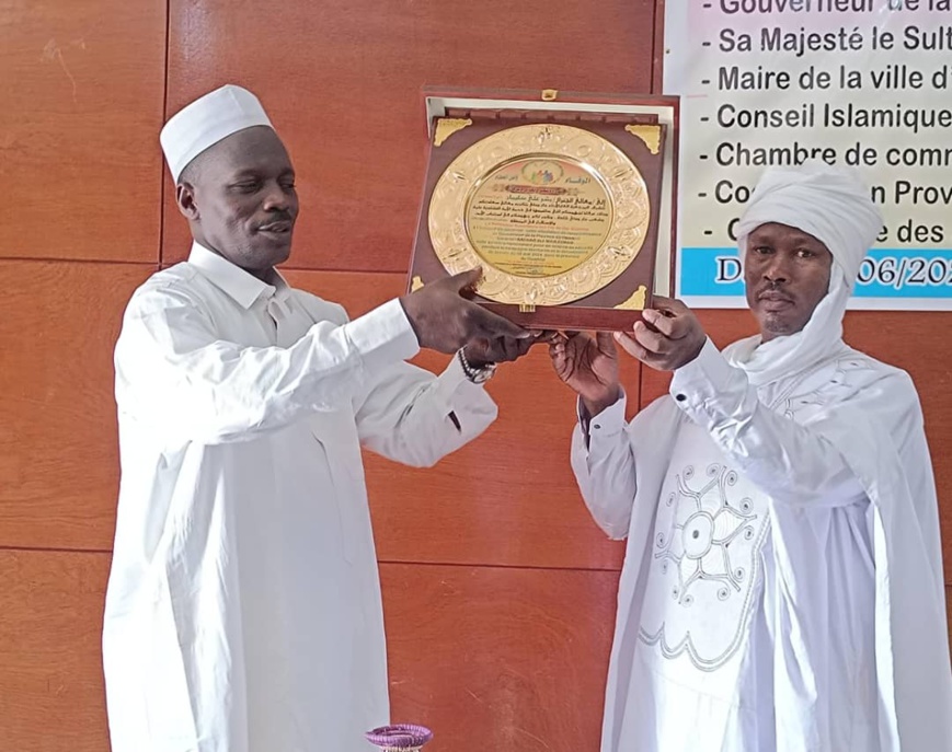 Tchad: à Abéché, des autorités honorées pour le succès de la dernière campagne présidentielle Tchad: à Abéché, des autorités honorées pour le succès de la dernière campagne présidentielle
