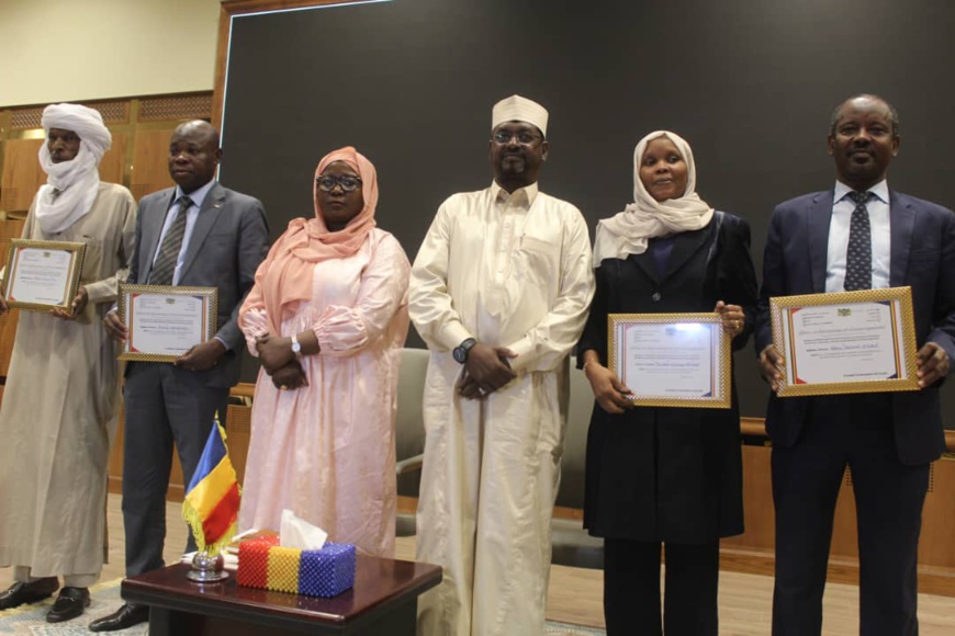 Tchad : le SGG honore le professionnalisme de ses agents durant la période de transition Tchad : le SGG honore le professionnalisme de ses agents durant la période de transition