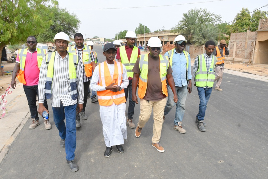 Tchad: Bitumage de la Rue Réliant Patte d'Oie à Farcha en cours Tchad: Bitumage de la Rue Réliant Patte d'Oie à Farcha en cours