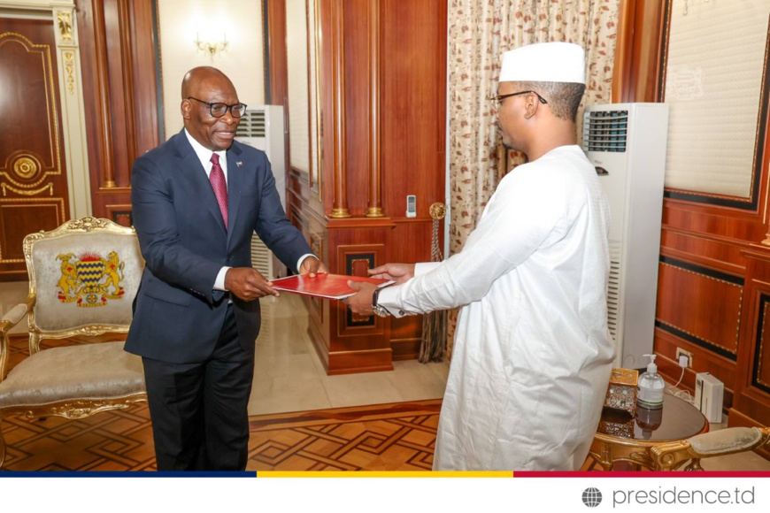 Tchad : Un émissaire du Président de la Guinée Équatoriale reçu par le Président Deby Tchad : Un émissaire du Président de la Guinée Équatoriale reçu par le Président Deby