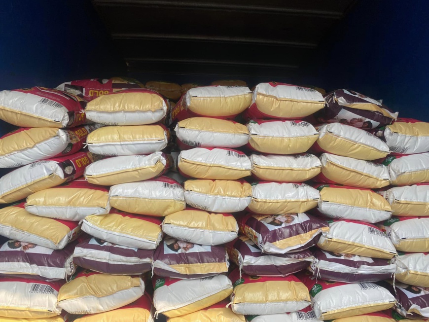 Cameroun : une usine de ré-ensachage du riz avarié démantelée à Yaoundé, son patron aux arrêts Cameroun : une usine de ré-ensachage du riz avarié démantelée à Yaoundé, son patron aux arrêts